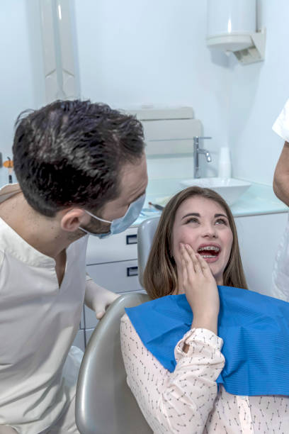 Best Emergency Tooth Extraction  in Gonzalez, FL